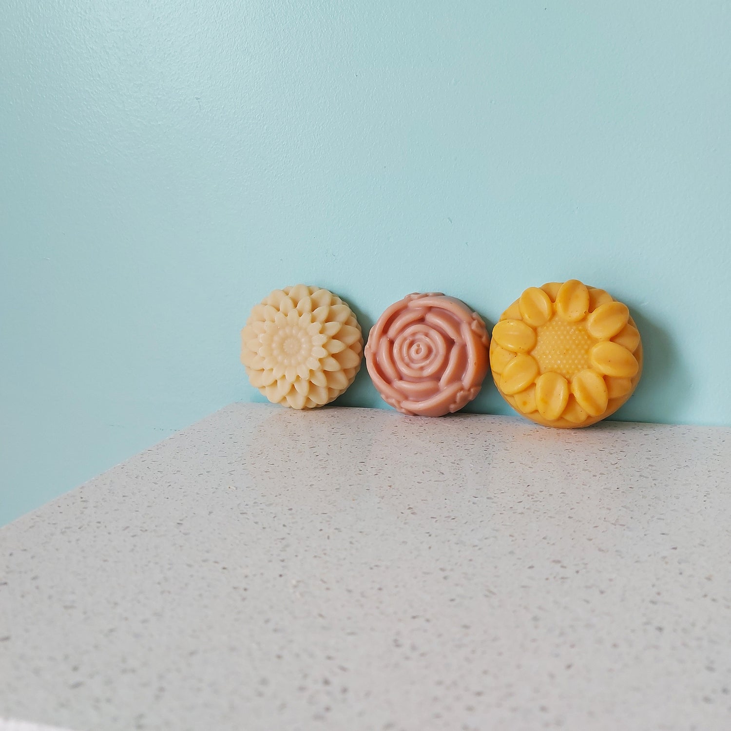 Collection de Soins Artisanaux Parfumés aux Fleurs