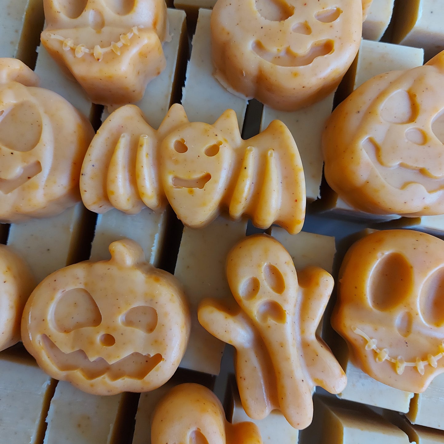 Animation Halloween, atelier savon pour enfants, creer son propre savon à froid chez ILELI à Igny
