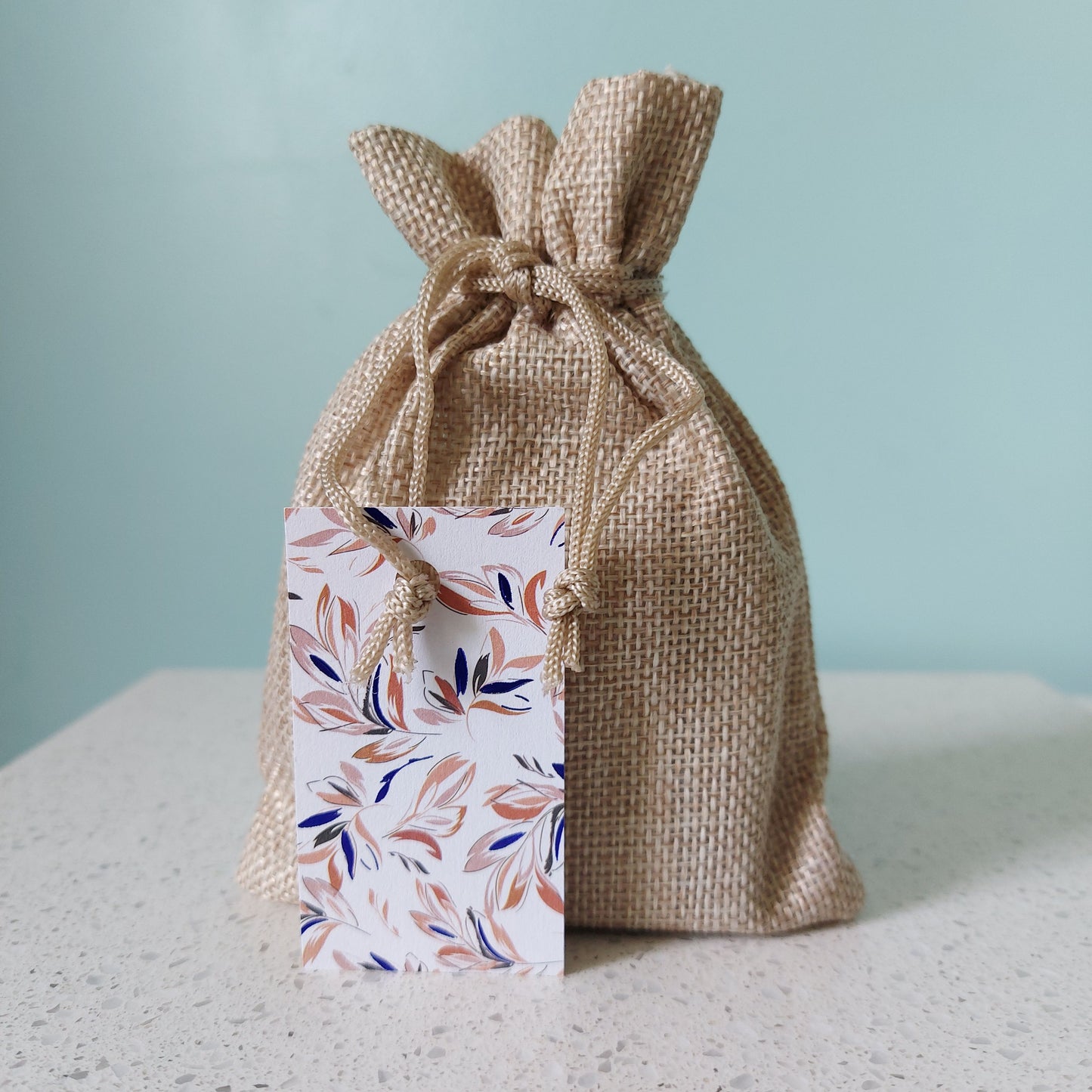 Pochette avec savon et porte savon aimanté, cadeau moins 15 Euros pour offrir