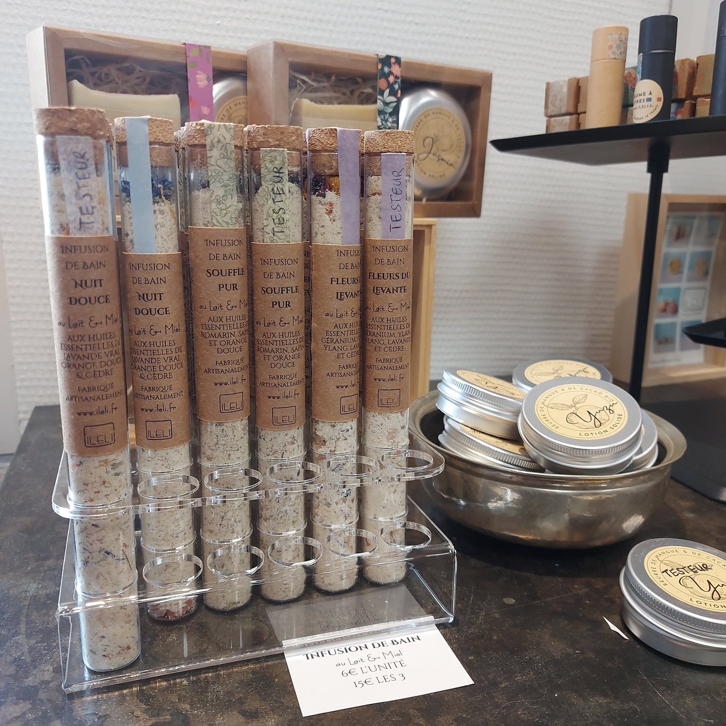 Les Infusions de Bain pour peau seche au lait, miel et sel d'epsom, aux fleurs sechés, en éprouvette