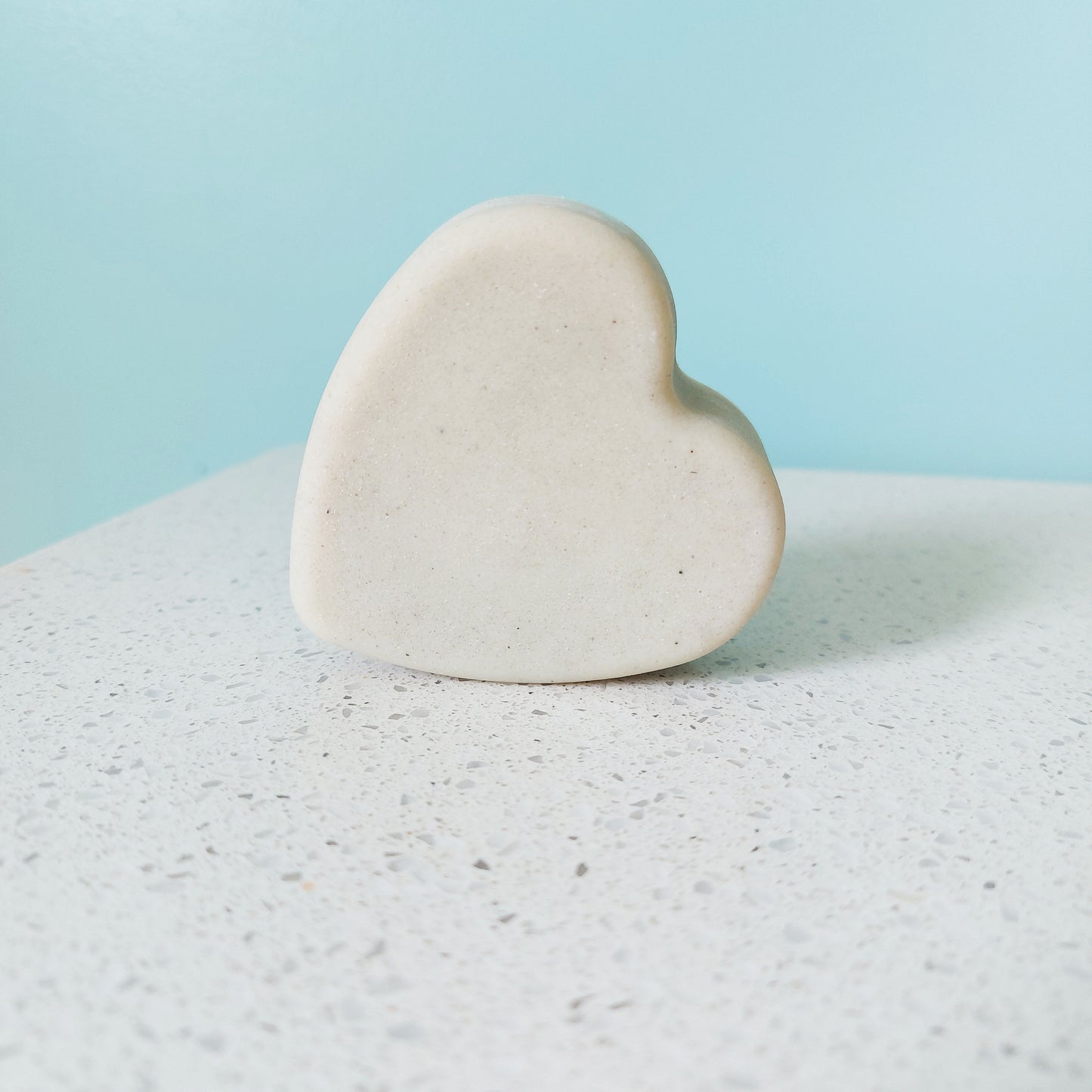 Savon Gommage pieds en forme de coeur, ILELI savonnerie Igny