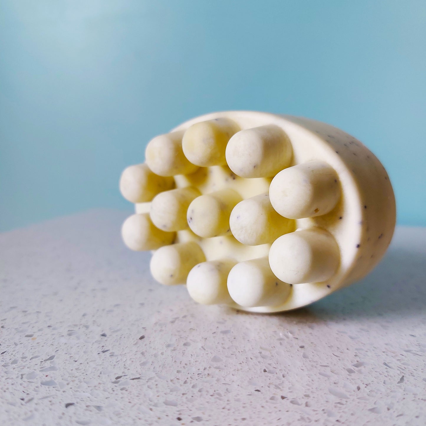 Savon Gommage au grains de pavot avec des picots, ILELI