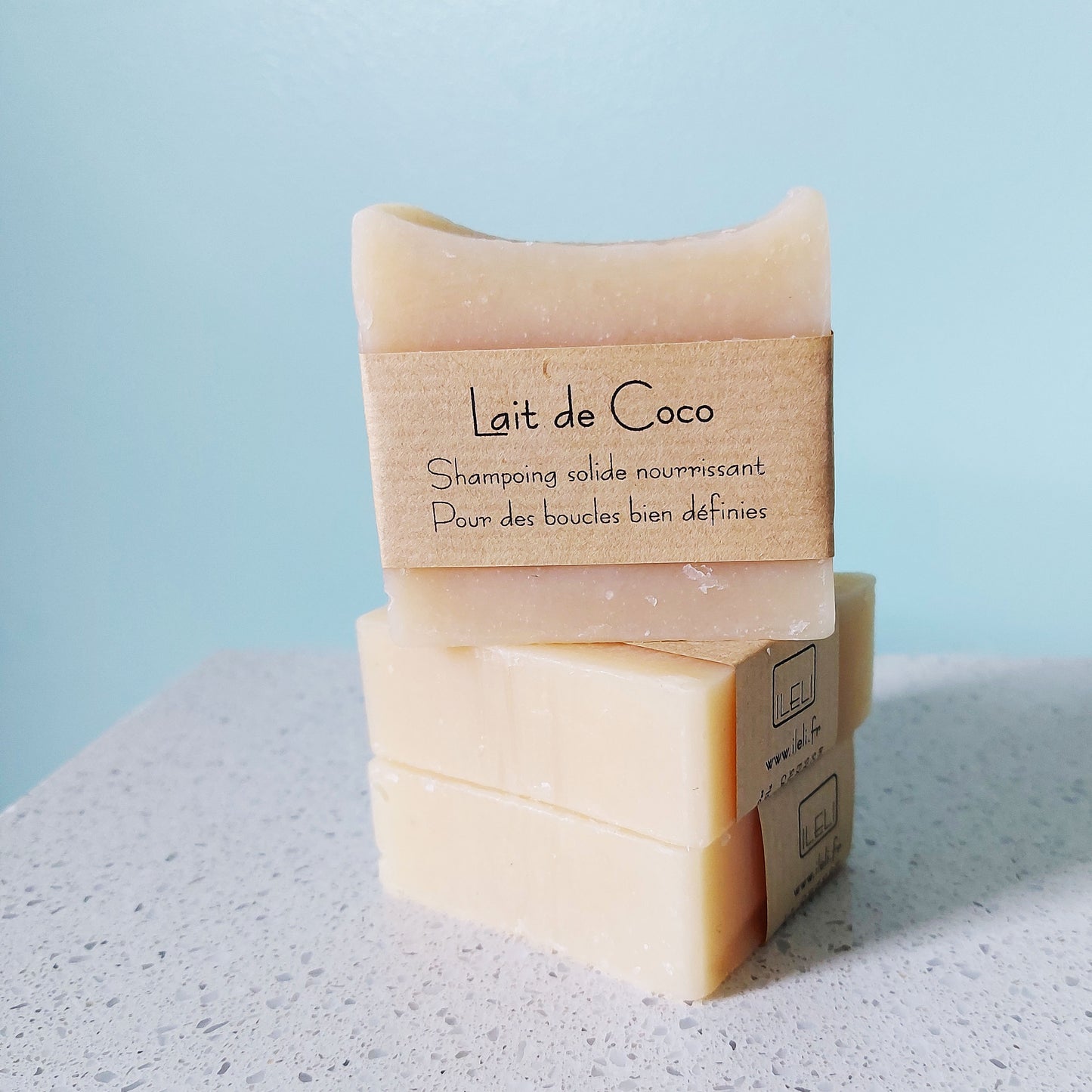 3 shampoing solides blanches empilés, Lait de Coco, ILELI savons