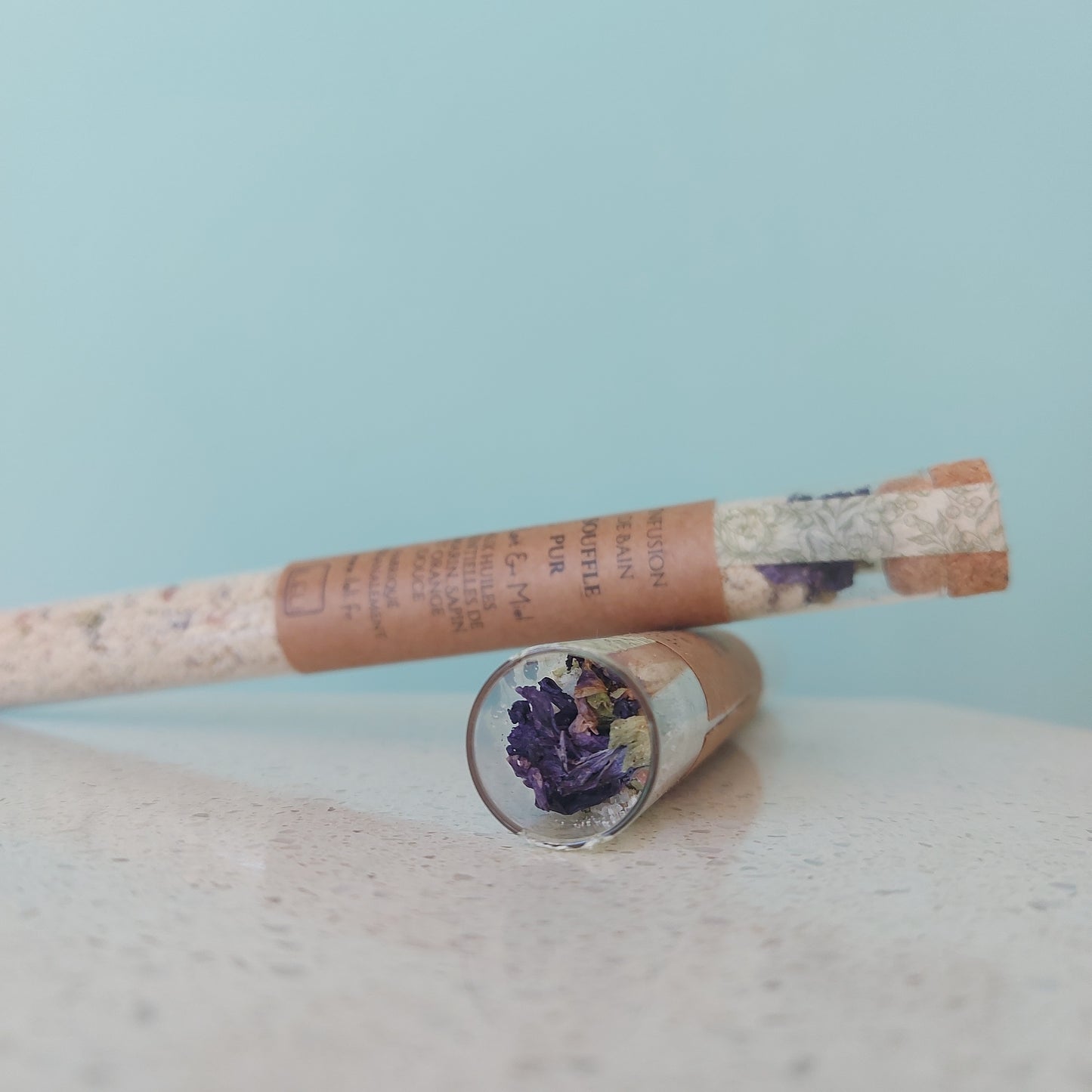 Infusion de Bain Respiratoire, Hiver, en épreuvette avec fleurs sechés.