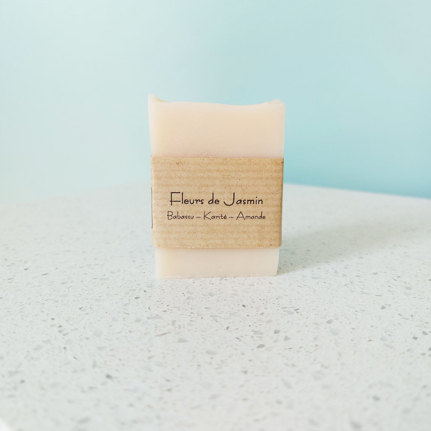 Petit savon pour offrir, taille hôtel, fleurs de jasmin, ILELI savons