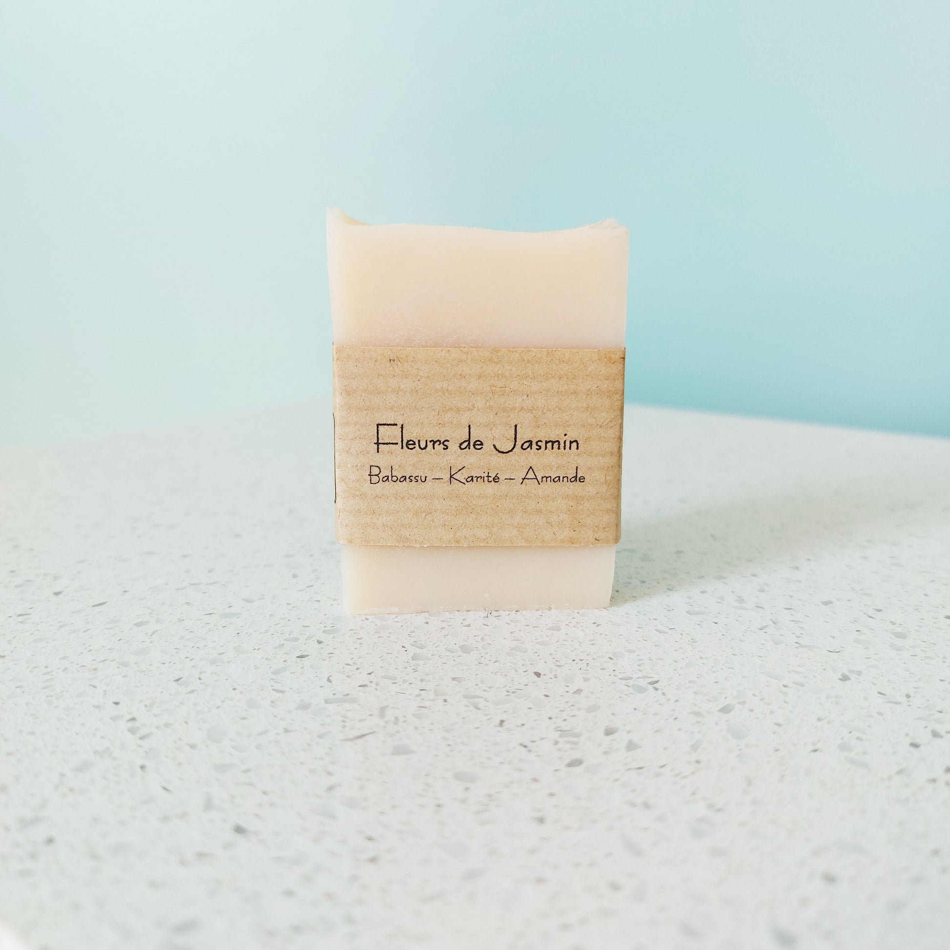 Petit savon pour offrir, taille hôtel, fleurs de jasmin, ILELI savons