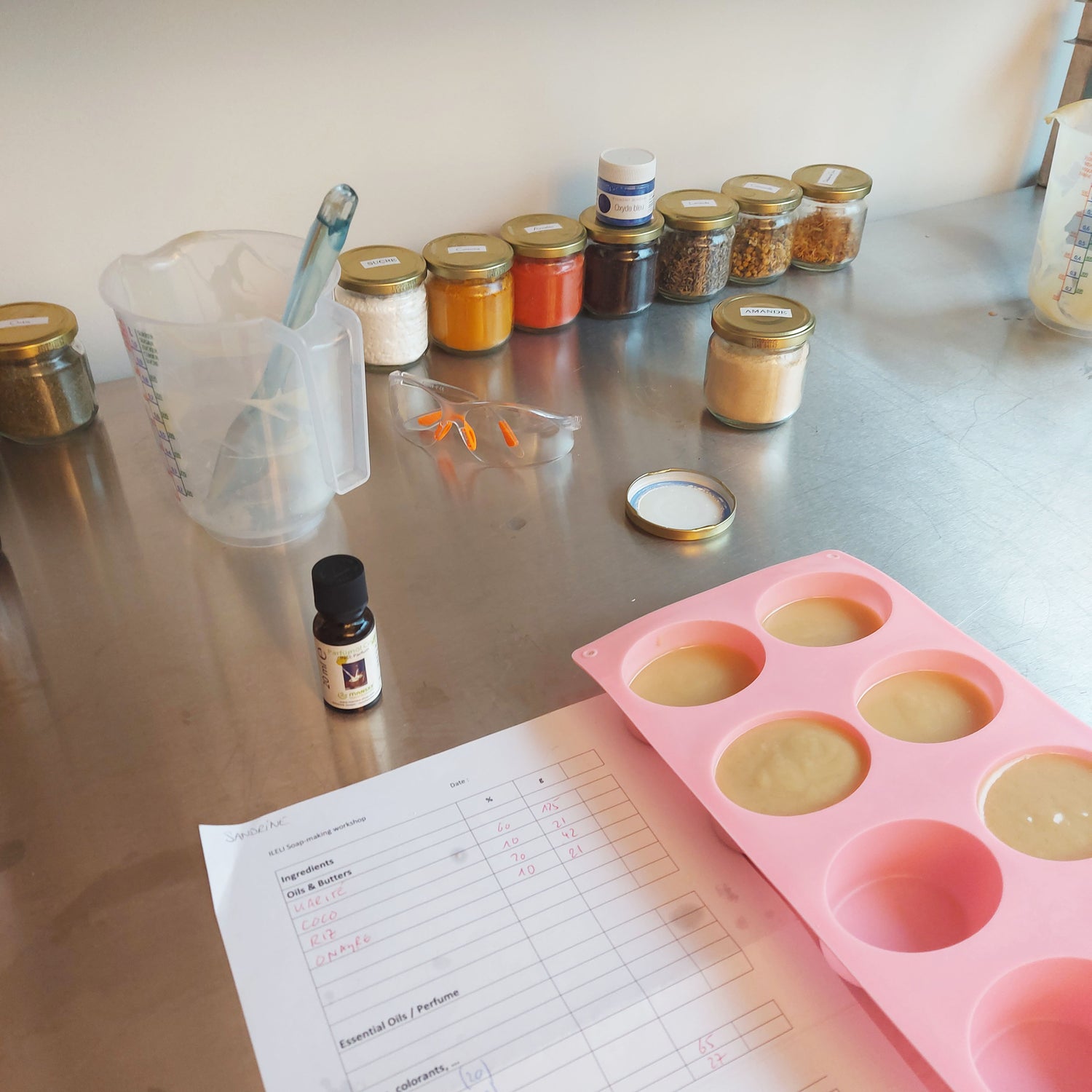 Atelier savon à froid pour particuliers chez ILELI savonnerie 91 Igny