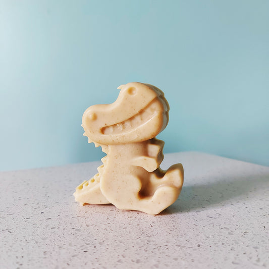Savon à l'avoine en forme de dinosaure, savon pour enfants, ILELI savonnerie artisanale
