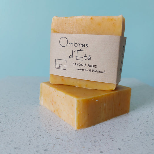 Savon Lavande, Orange, Patchouli coloré naturellement au roucou Annatto)