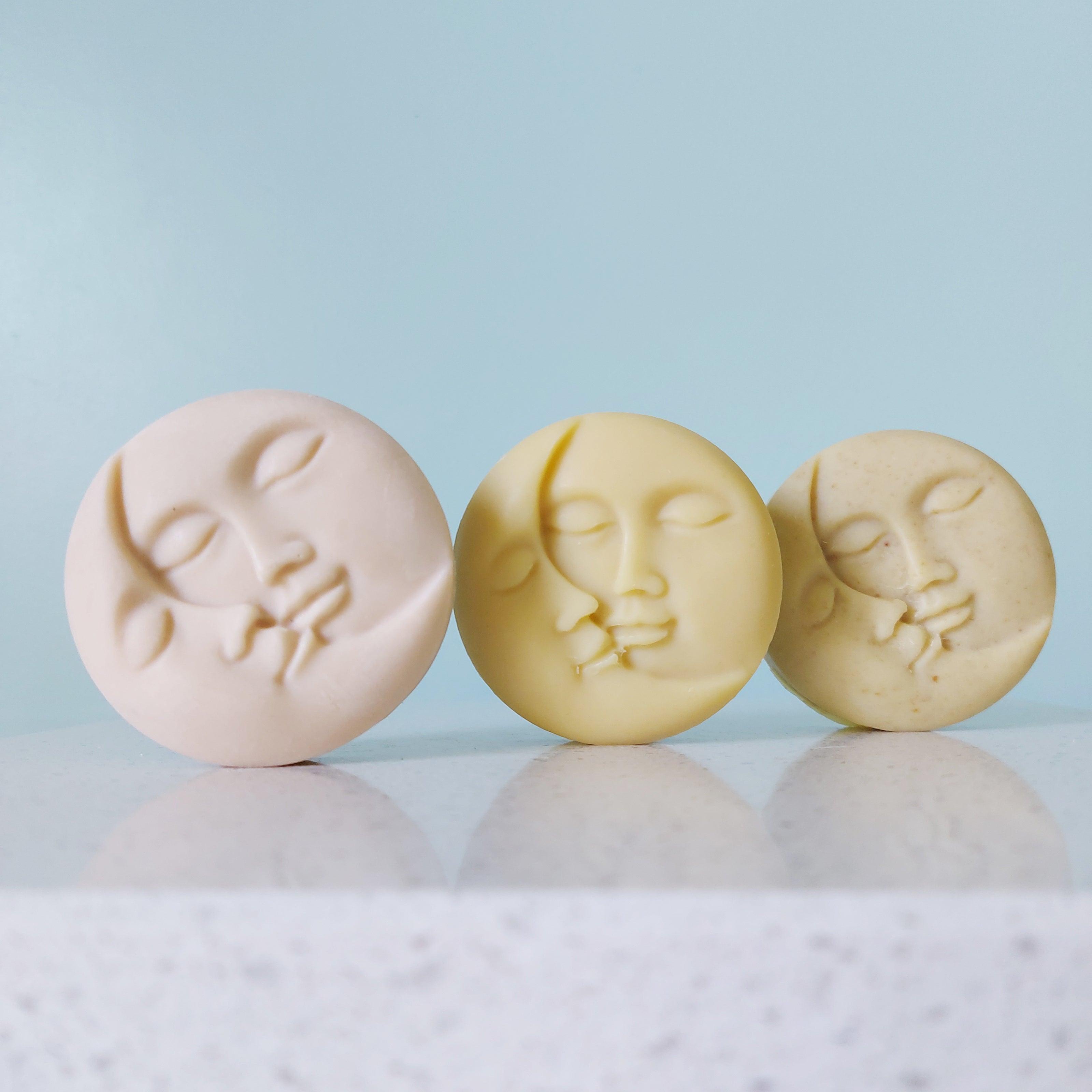 Coffret Cadeau savons artisanaux, pour peau sensibles, sans parfum, en forme de lune, ILELI savonnerie