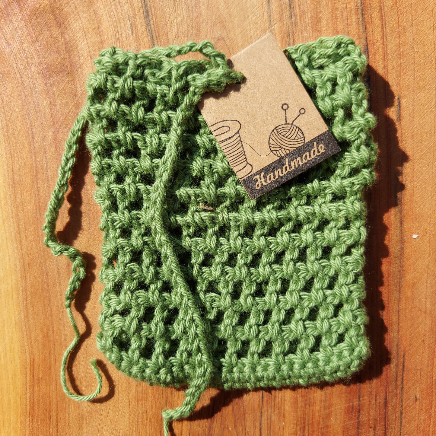 Soap pouch, soap saver bag, Pochette à savon faite à la main, au crochet. Conserve le savon au sec, idéal pour les restes de savon. Coton bio, style grand-mère, sans plastique, fabriqué en France, coloris vert, salle de bain zero dechet, sac à savon en maille, soap saver bag, soap pouch, porte-savon en maille