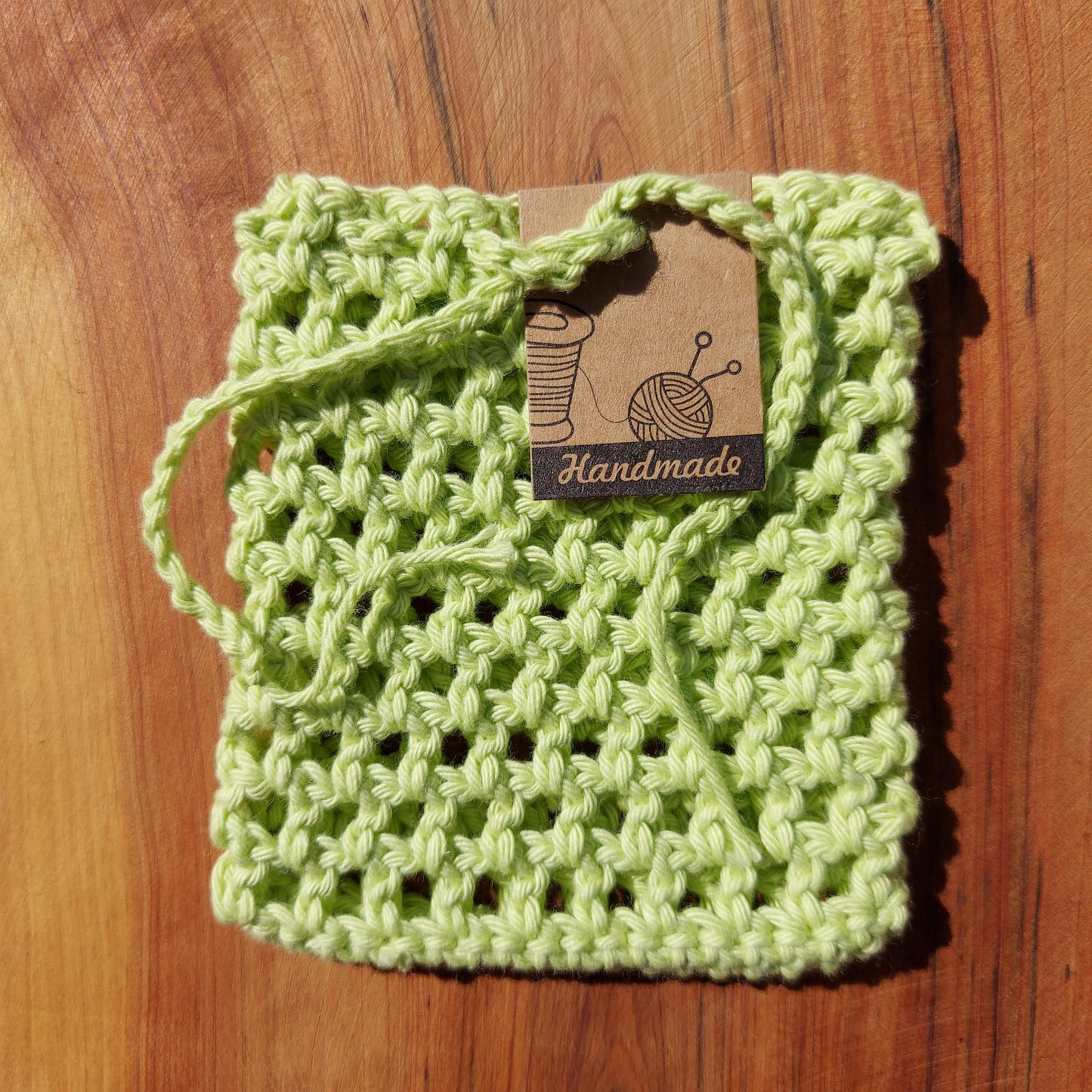 Soapsaver, sac à savon, Pochette pour Savon en coton bio, fait main en France, coloris vert pale, tout doux pour salle de bain zero dechet, l'essentielle du salle de bain zéro déchets, artisanat francais