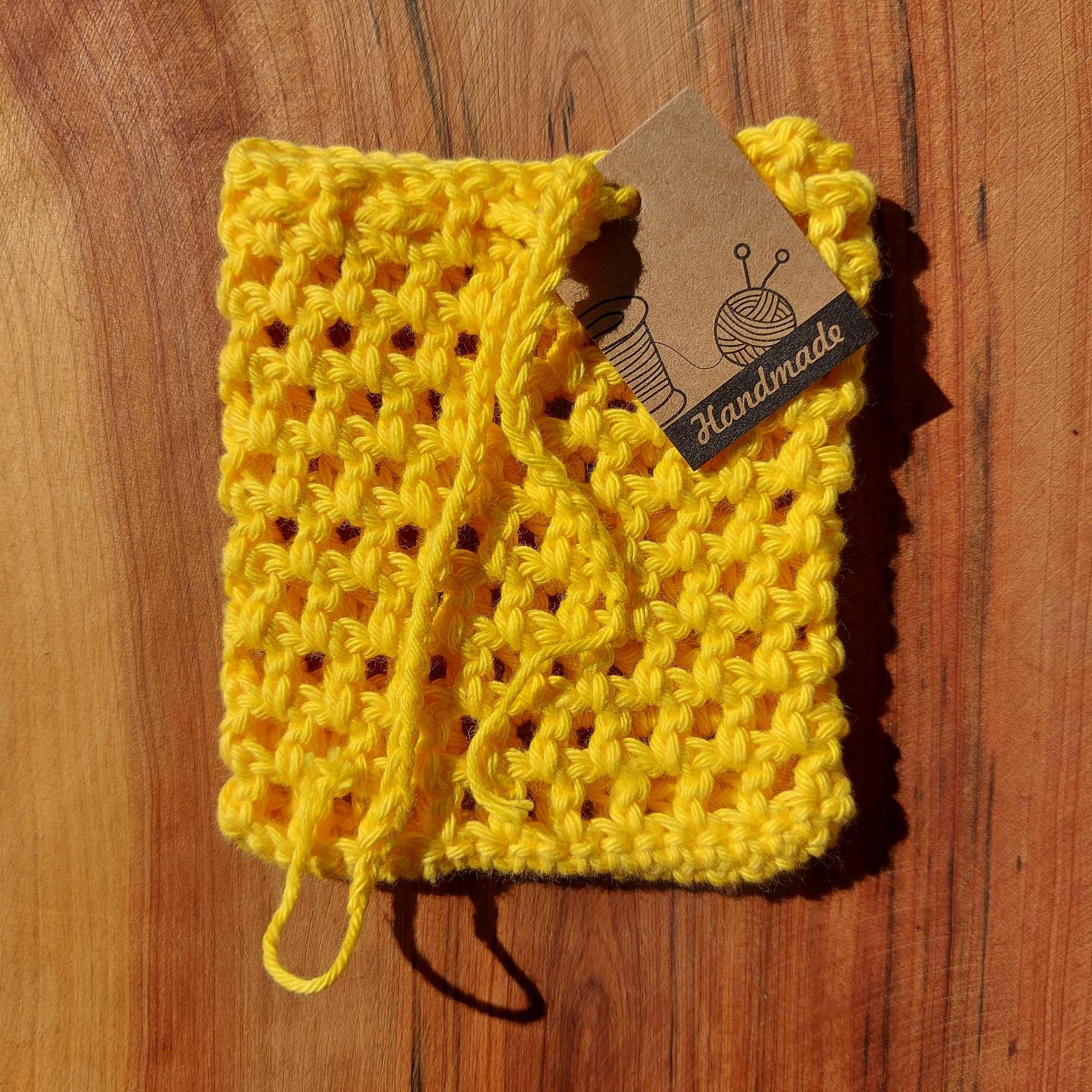 Sac à savon crocheté à main, example pour economiser du savon, coloris jaune, fait main, ILELI savons